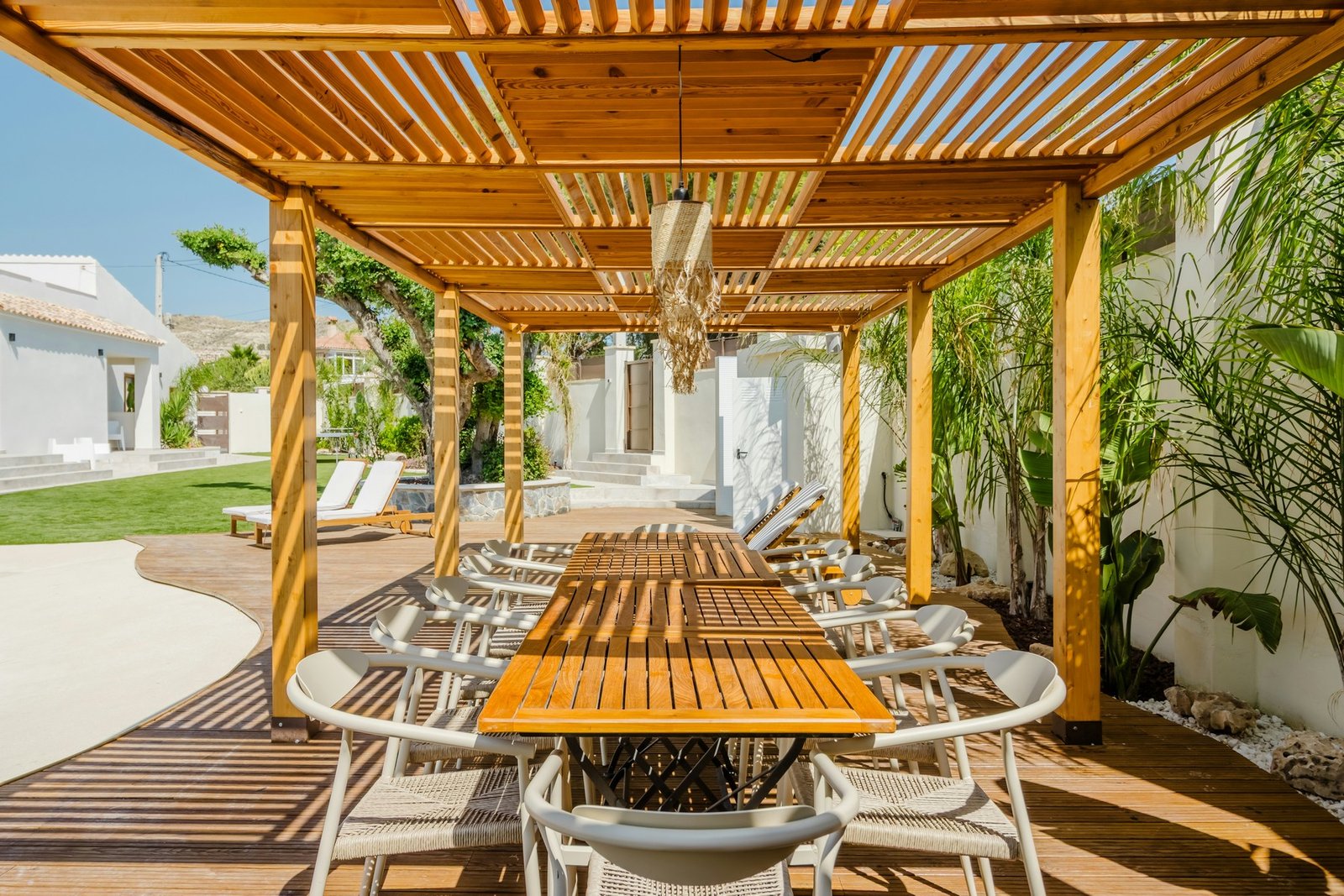 Holzterrasse bei unterschiedlichen Wetterbedingungen